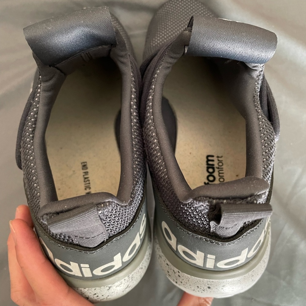 ADIDAS Run SHOES - Picture 6 of 10
